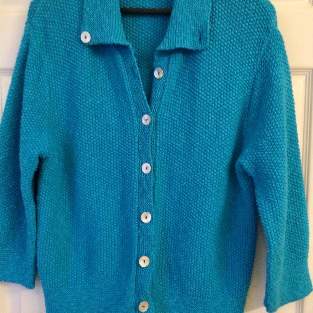 All cotton turquoise sweater with mother of pearl